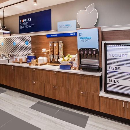 Holiday Inn Express & Suites - Toronto Airport South By Ihg Kültér fotó