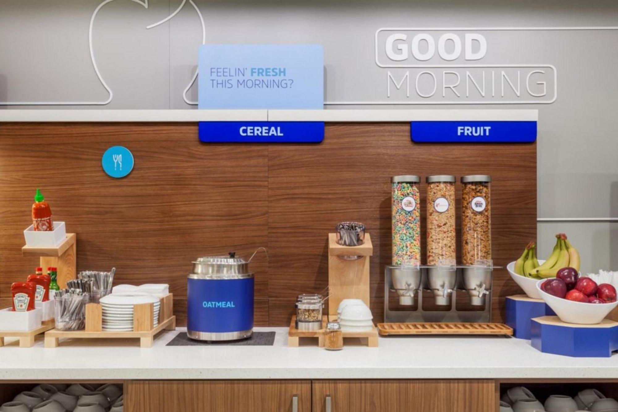 Holiday Inn Express & Suites - Toronto Airport South By Ihg Kültér fotó