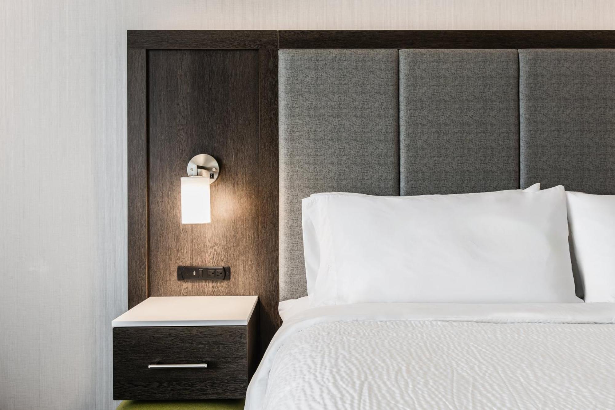 Holiday Inn Express & Suites - Toronto Airport South By Ihg Kültér fotó