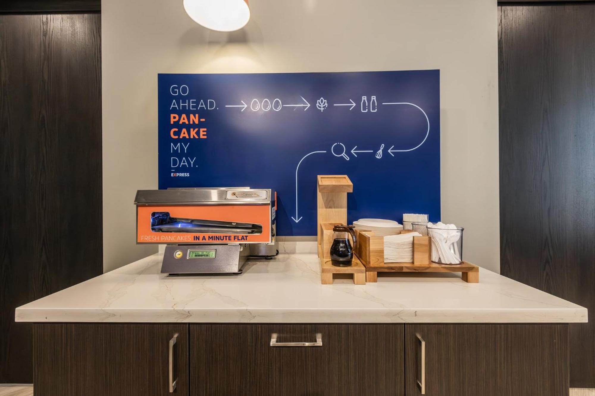 Holiday Inn Express & Suites - Toronto Airport South By Ihg Kültér fotó