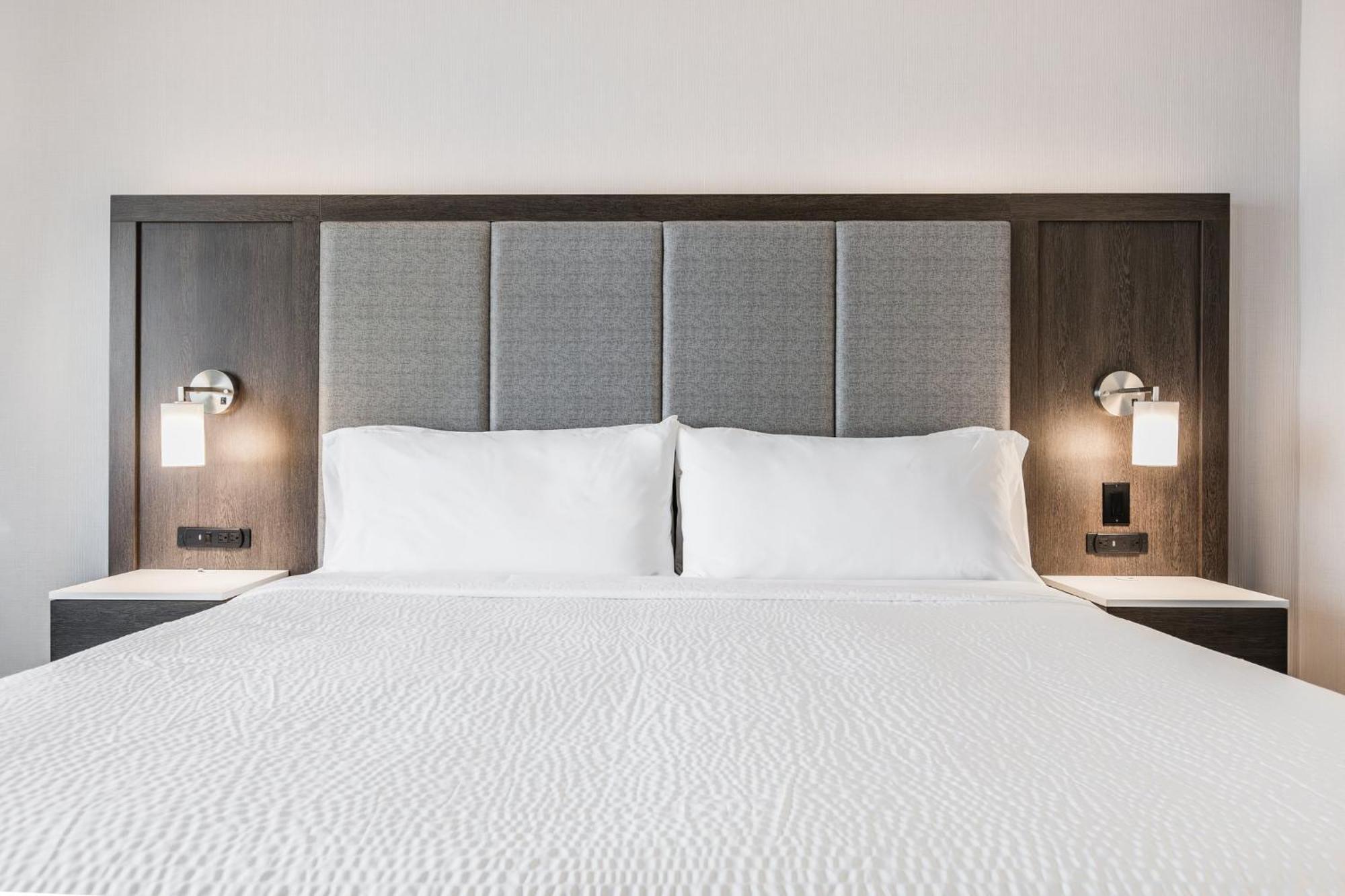 Holiday Inn Express & Suites - Toronto Airport South By Ihg Kültér fotó