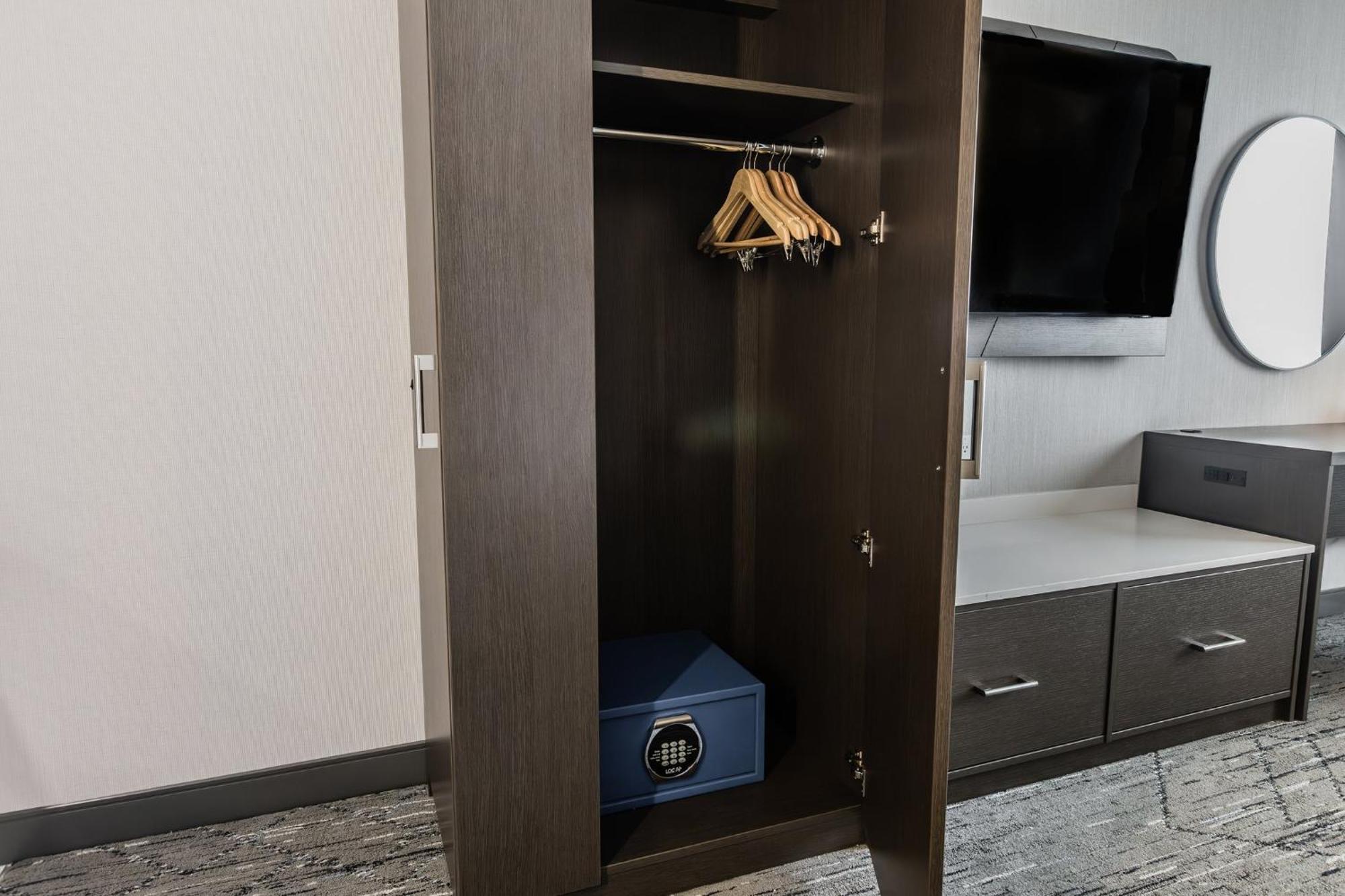 Holiday Inn Express & Suites - Toronto Airport South By Ihg Kültér fotó